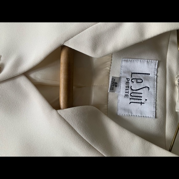 LeSuit Petite, jacket and matching skirt, cream color size 6p - Picture 3 of 4